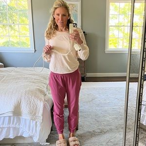 Athleta salutation jogger power Vita